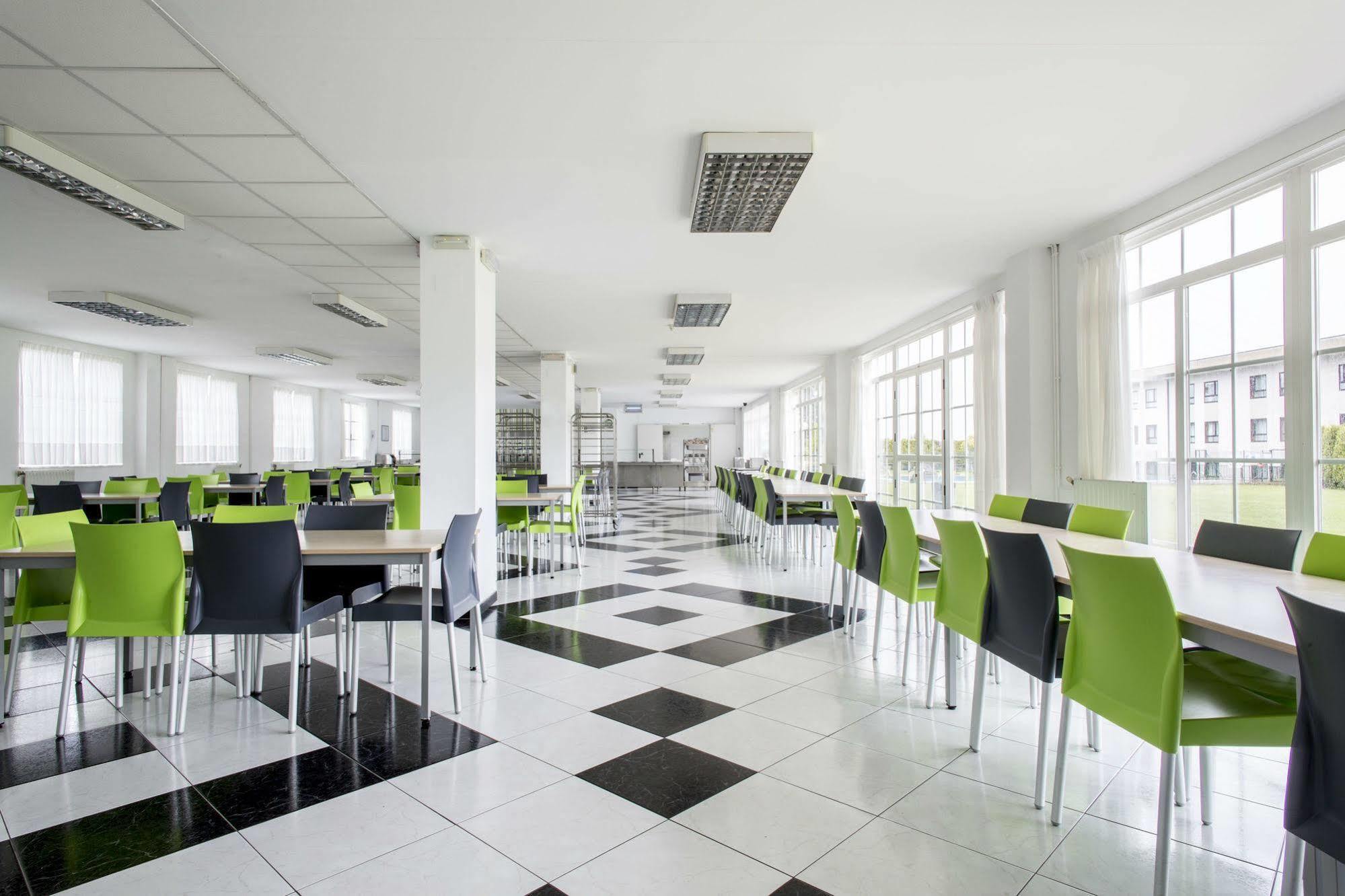 Residencia Universitaria Resa Siglo XXI Кульєредо Екстер'єр фото
